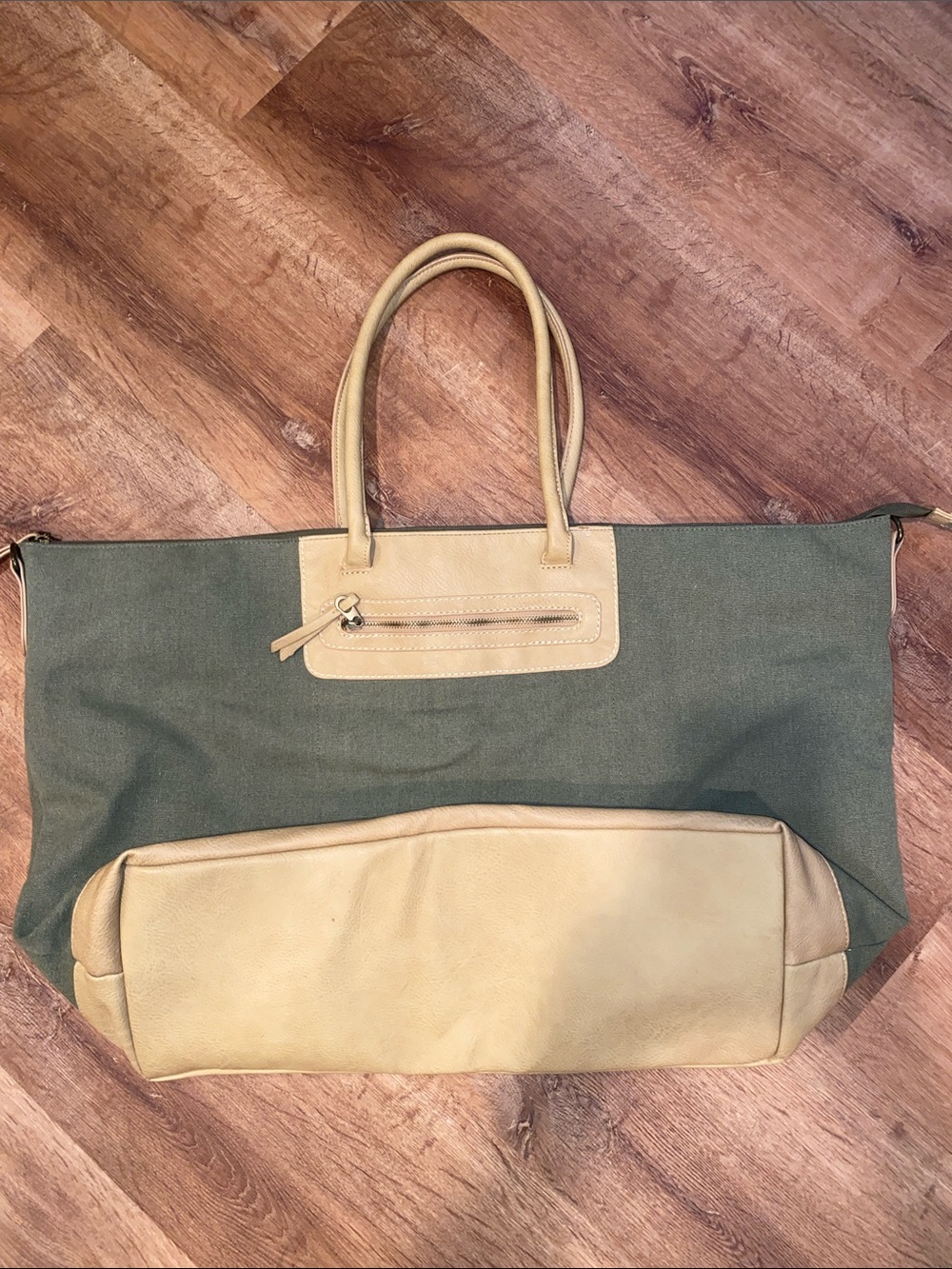 Universal Thread Tote Green & Beige Overnighter Handbag